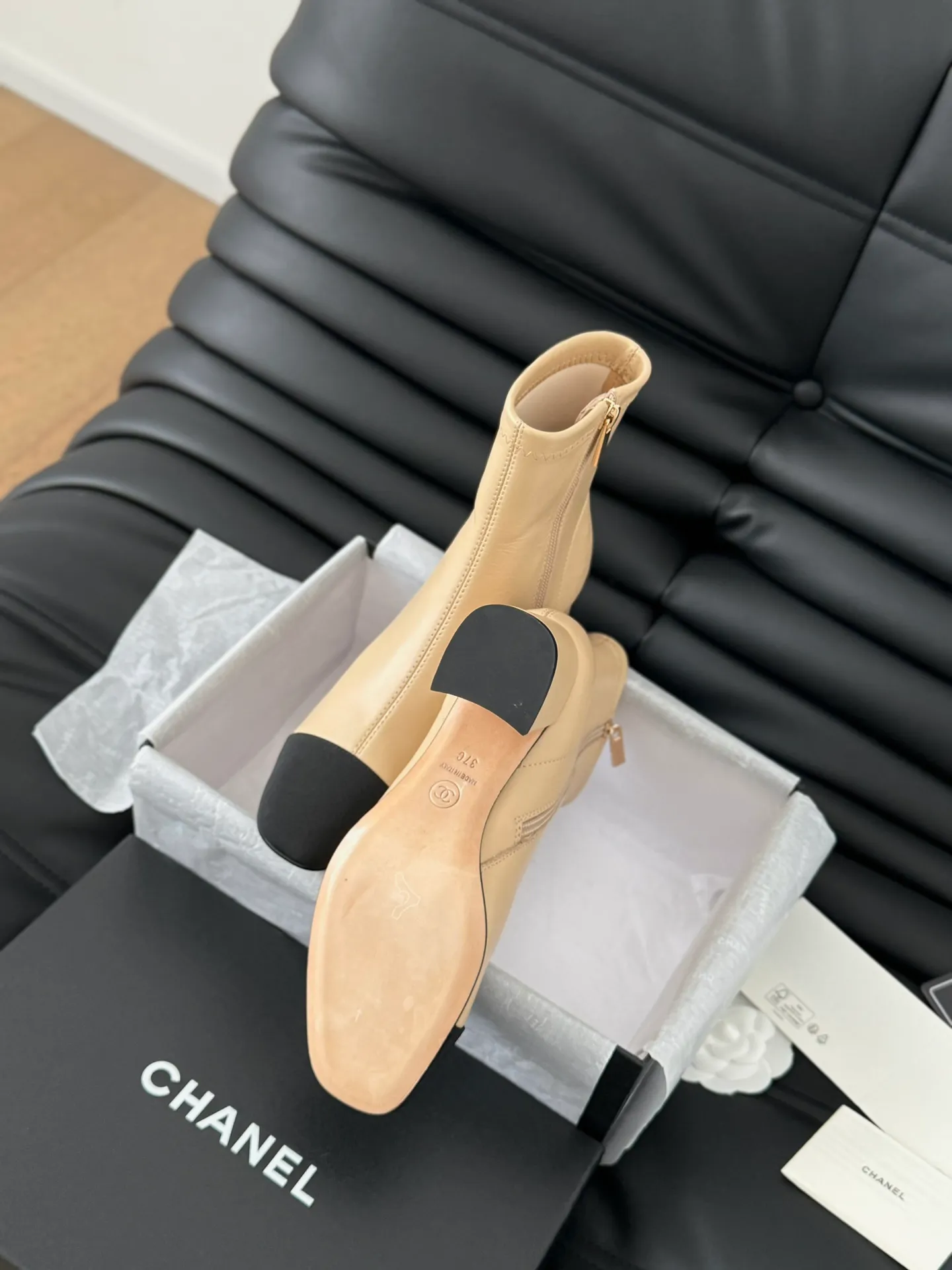 👟👟Ex-factory price 600👟👟 Purchasing-grade Chanel classic new elastic boots series! The leather texture is super good, and the upper is delicate ~ Calfskin upper, sheepskin lining, original outsole! Size:35-39 Other sizes are determined